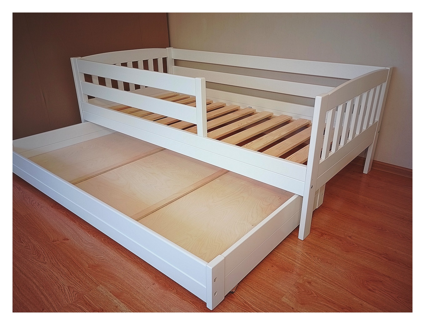 Pesukastiga lastevoodi 90x180 madratsile