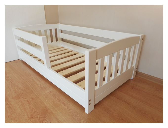 Madal voodi 70×140 turvapiiretega. Valge