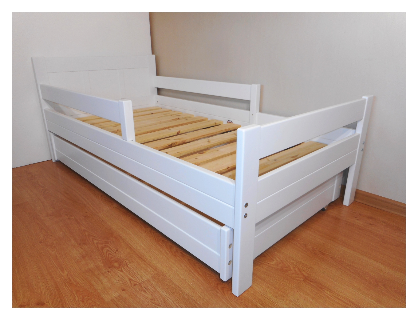 Laste voodi kinnise peatsi ja pesukastiga 80x160 cm madratsile