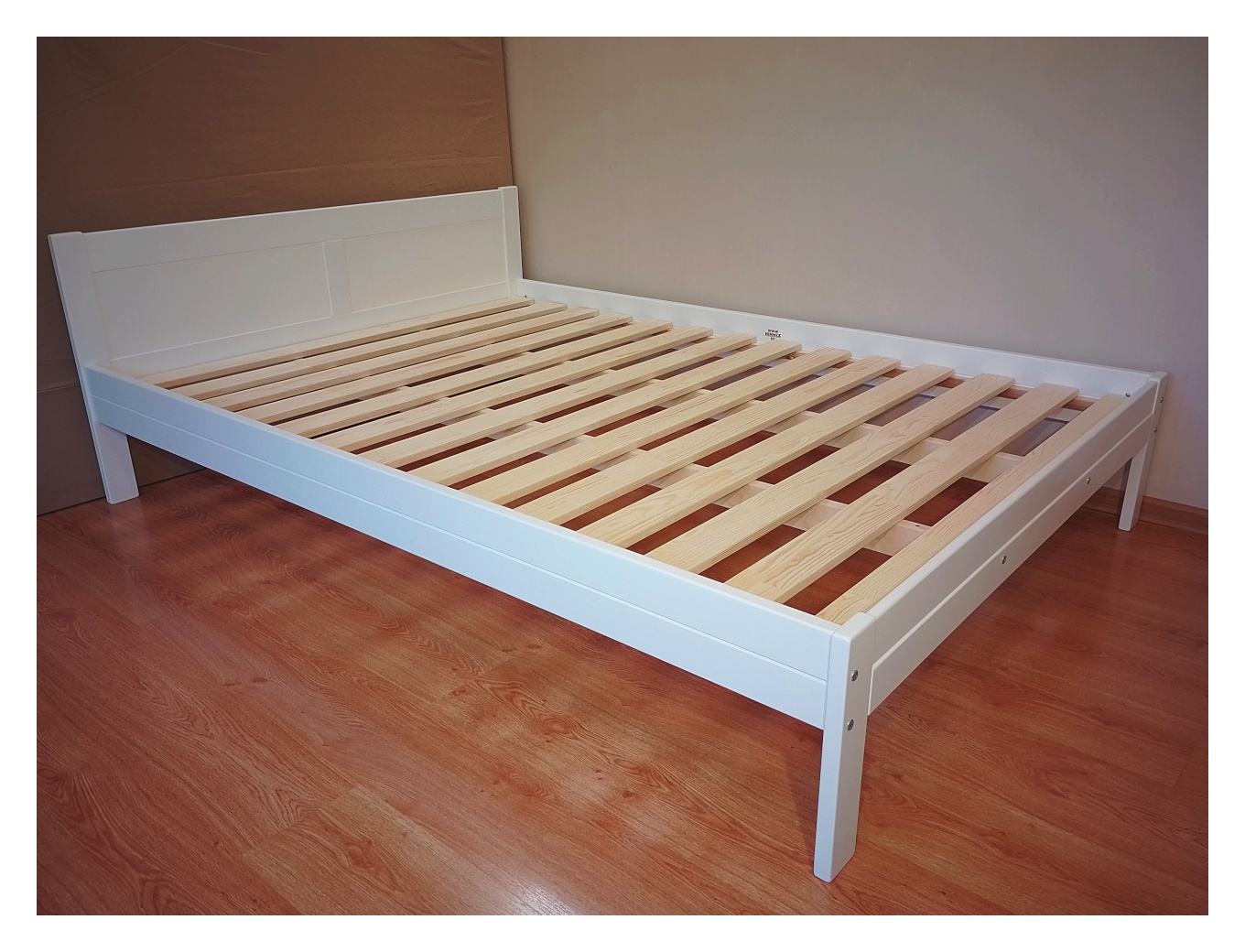 Tugev voodi 120x200 cm madratsile kinnise peatsiga täispuit valge